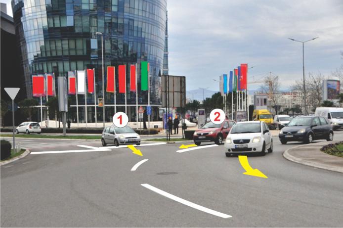 U situaciji prikazanoj na slici redoslijed prolaska vozila regulisan je: