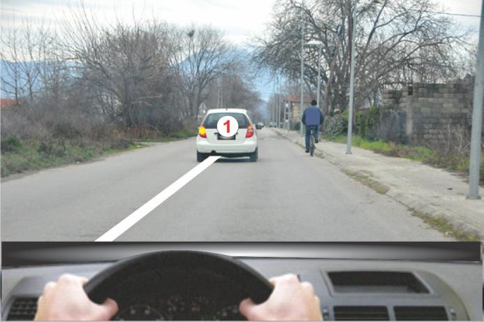 Biciklista u situaciji na slici u naselju kreće se: